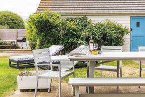 Light-filled Family-friendly Beach House