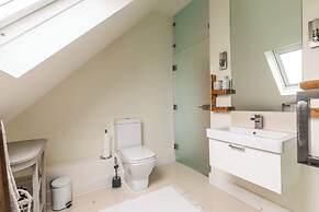 Light-filled Family-friendly Beach House