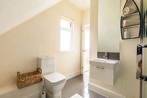 Light-filled Family-friendly Beach House