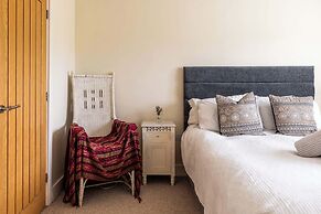 Light-filled Family-friendly Beach House