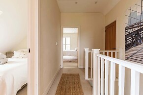 Light-filled Family-friendly Beach House