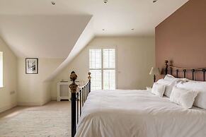 Light-filled Family-friendly Beach House