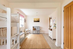 Light-filled Family-friendly Beach House