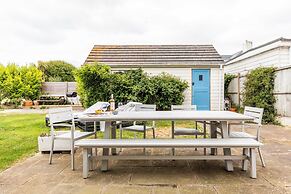 Light-filled Family-friendly Beach House