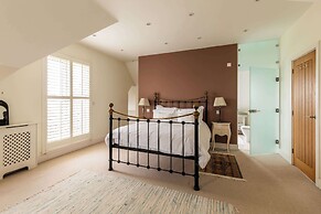 Light-filled Family-friendly Beach House