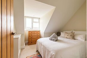 Light-filled Family-friendly Beach House