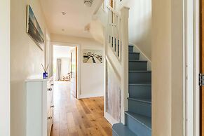 Light-filled Family-friendly Beach House