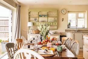 Light-filled Family-friendly Beach House