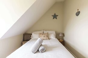 Light-filled Family-friendly Beach House