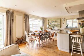 Light-filled Family-friendly Beach House