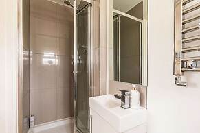 Light-filled Family-friendly Beach House