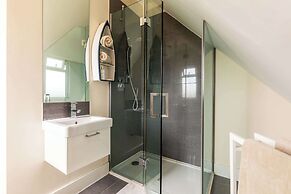 Light-filled Family-friendly Beach House