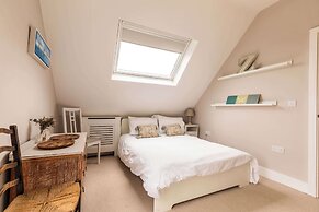 Light-filled Family-friendly Beach House