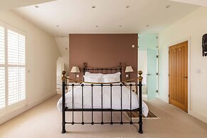 Light-filled Family-friendly Beach House