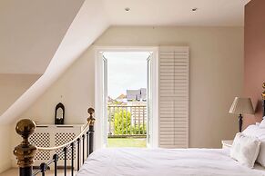 Light-filled Family-friendly Beach House