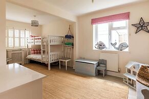 Light-filled Family-friendly Beach House