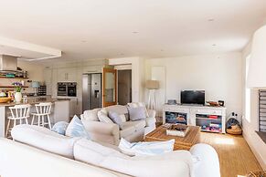 Light-filled Family-friendly Beach House