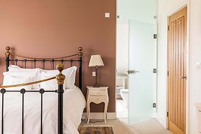 Light-filled Family-friendly Beach House