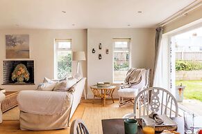 Light-filled Family-friendly Beach House