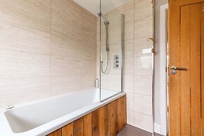 Light-filled Family-friendly Beach House