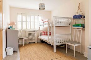 Light-filled Family-friendly Beach House