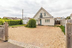 Light-filled Family-friendly Beach House