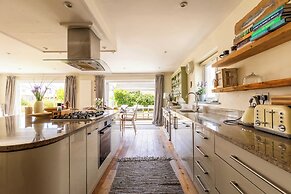 Light-filled Family-friendly Beach House