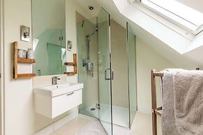 Light-filled Family-friendly Beach House