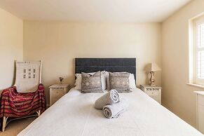 Light-filled Family-friendly Beach House