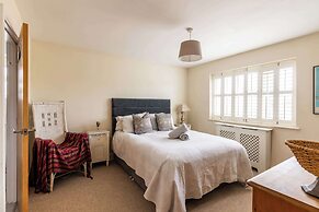 Light-filled Family-friendly Beach House