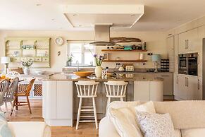 Light-filled Family-friendly Beach House