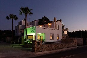 La Hacienda Cozy Home