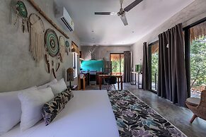 TRECE LUNAS TULUM