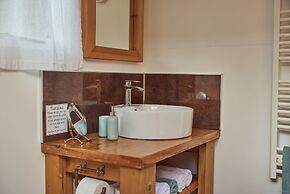 Russet Lodge