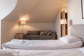 Tott Mountain Retreat – Ski-In, Ski-Out