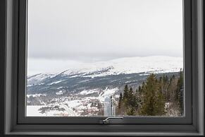 Tott Mountain Retreat – Ski-In, Ski-Out