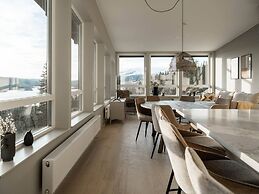 Tott Mountain Retreat – Ski-In, Ski-Out