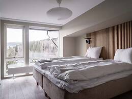 Tott Mountain Retreat – Ski-In, Ski-Out