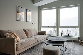 Tott Mountain Retreat – Ski-In, Ski-Out