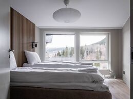 Tott Mountain Retreat – Ski-In, Ski-Out