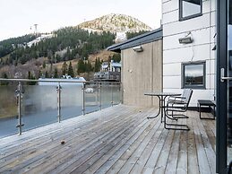 Tott Mountain Retreat – Ski-In, Ski-Out
