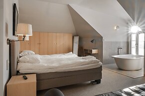 Tott Mountain Retreat – Ski-In, Ski-Out