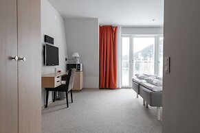 Tott Mountain Retreat – Ski-In, Ski-Out