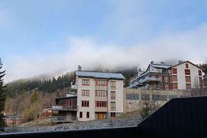 Tott Mountain Retreat – Ski-In, Ski-Out
