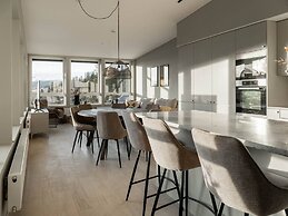 Tott Mountain Retreat – Ski-In, Ski-Out