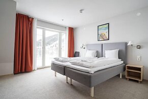 Tott Mountain Retreat – Ski-In, Ski-Out