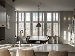 Tott Mountain Retreat – Ski-In, Ski-Out