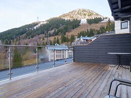 Tott Mountain Retreat – Ski-In, Ski-Out