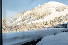 Tott Mountain Retreat – Ski-In, Ski-Out