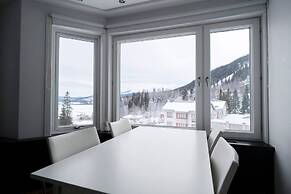 Tott Stay – Easy Slope Access